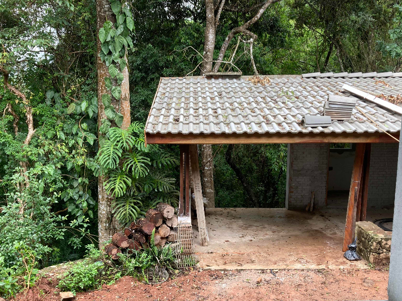 Área externa sendo reformada - abertura para a mata