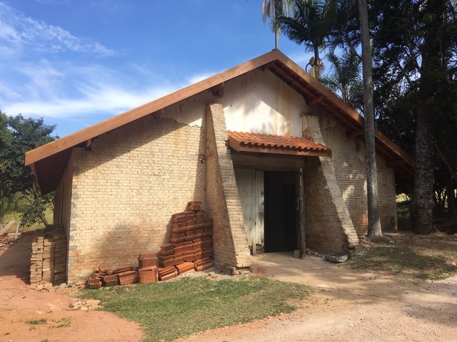 Galpão sendo reformado