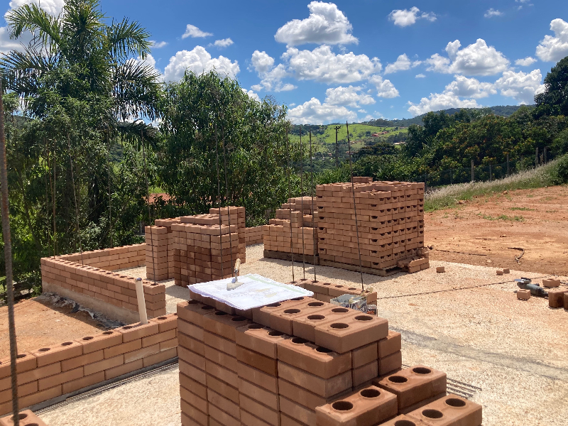 Construção com tijolo estrutural ecológico